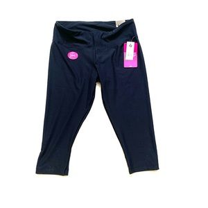 NWT!! Women’s black athletic capris